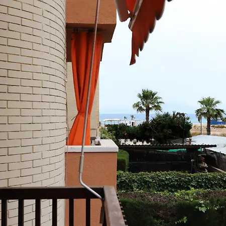 At108 Con Piscina En Primera Linea De La Playa Apartment *